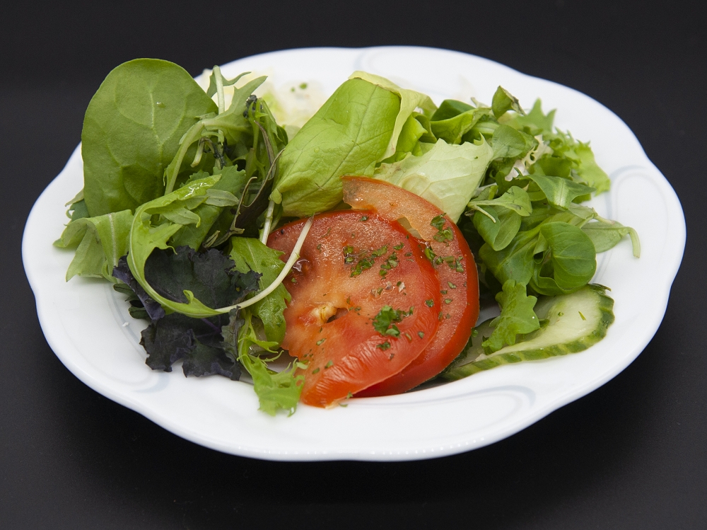 Gemischter Salatteller als Beistellsalat